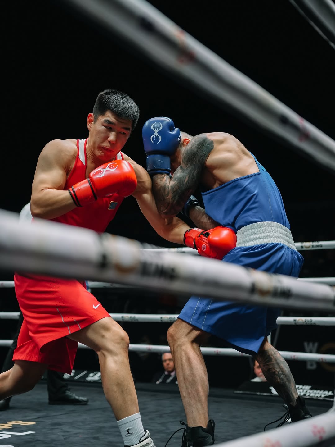 Позадағы бөкселер